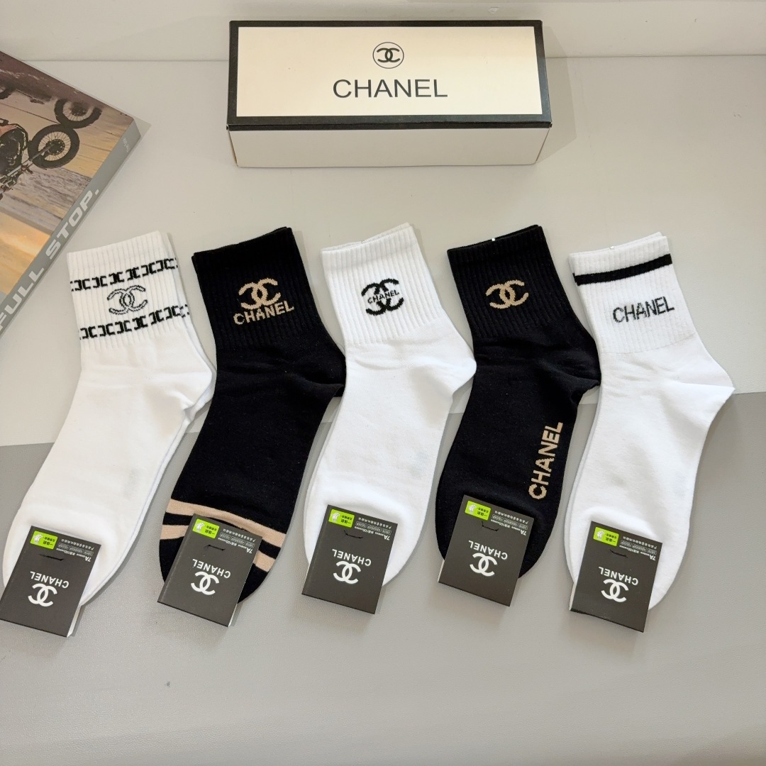TOP CHANEL Socks - 5 Pieces as a Set