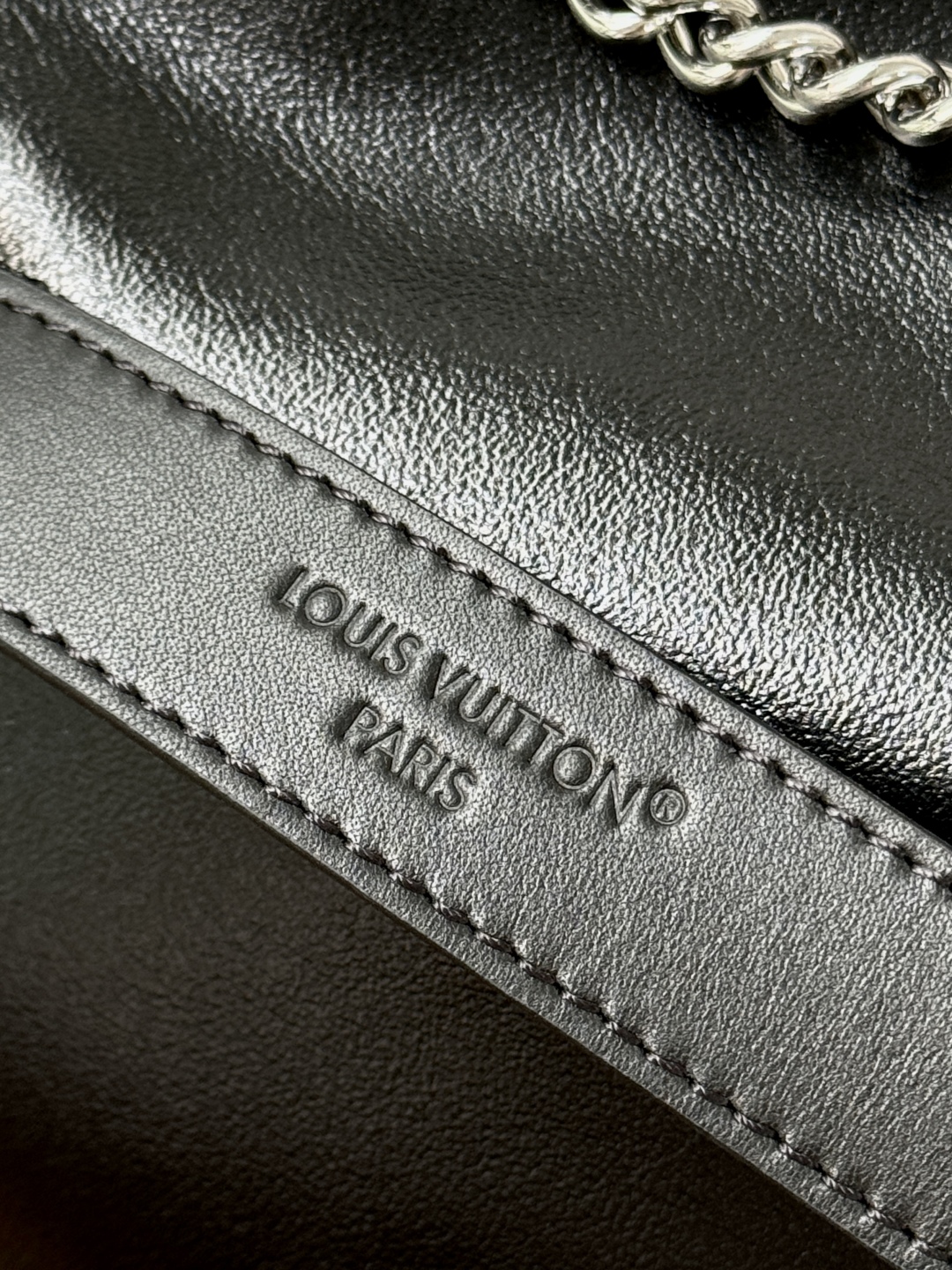 TOP Louis Vuitton LV OFF DUTY VIBE Bag 33✖️24✖️11.5cm - Black