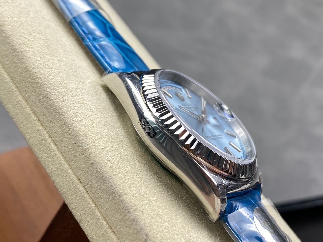 TOP ROLEX  Day-Date Sliver Bezel Watch 36mm - Blue