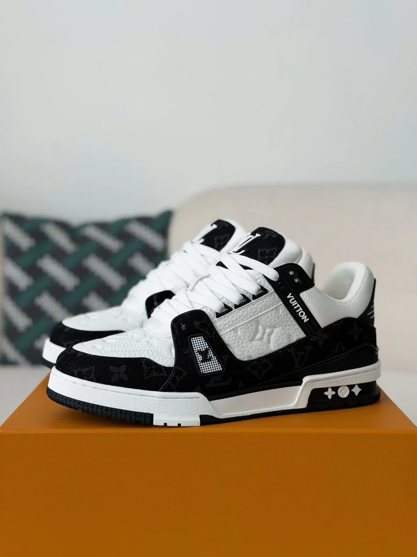 AAAShoes Unisex Low Top Skate Shoes, Black White Patchwork AAAShoes Embossed Leather Sneakers, Jacquard Pattern Fashion Street Walking Shoes For Men Women