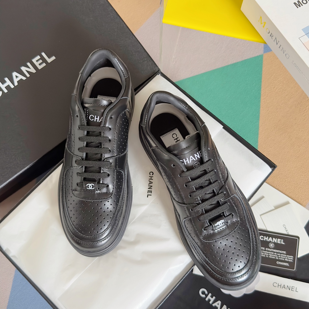 TOP CHANEL 23A Sneaker - Black