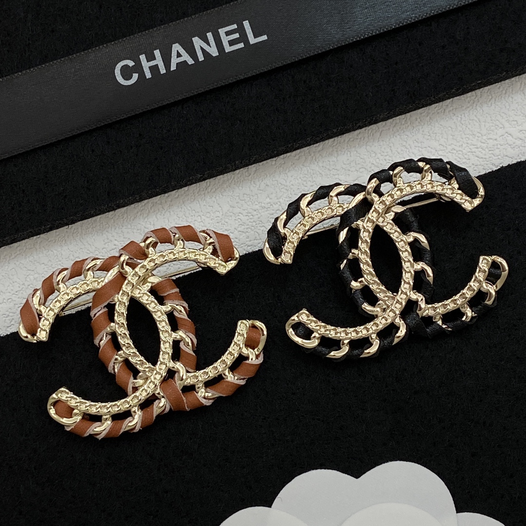 TOP CHANEL CC Brooch - 2 Colors
