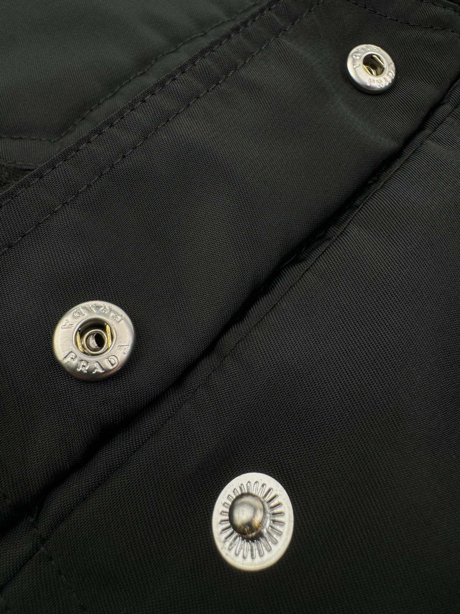 Prada 三角标针织毛衣外套