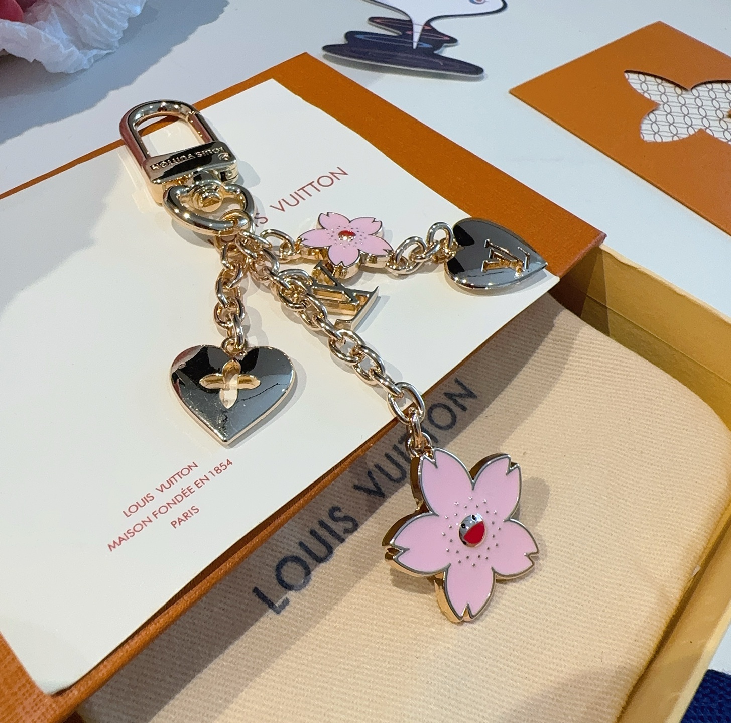 TOP Louis Vuitton LV Cherry Blossoms Key Chain  - Gold