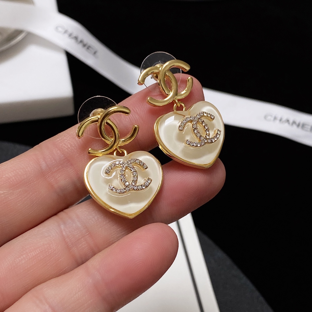 TOP CHANEL Double C Heart Earrings