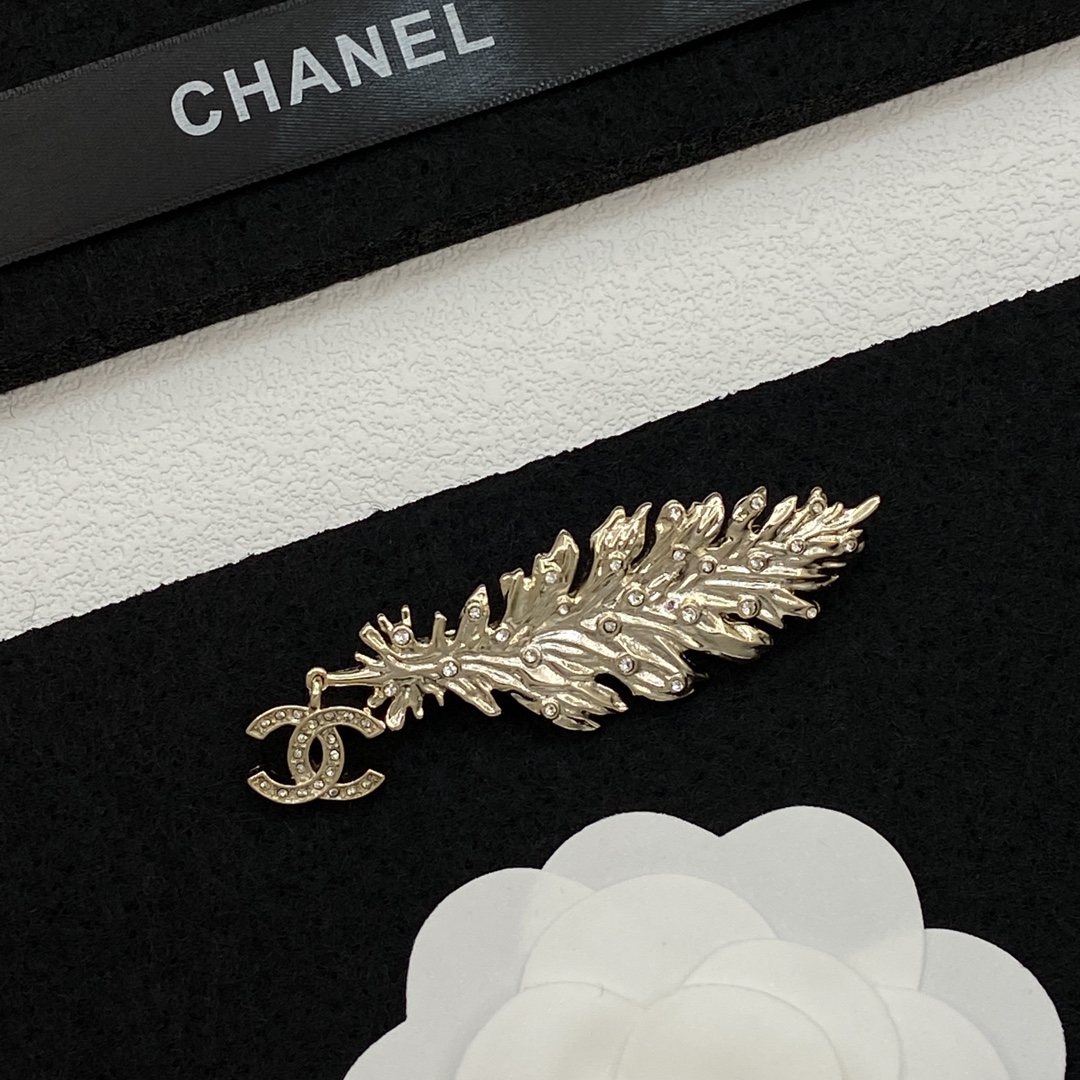 TOP CHANEL Brooch - Gold