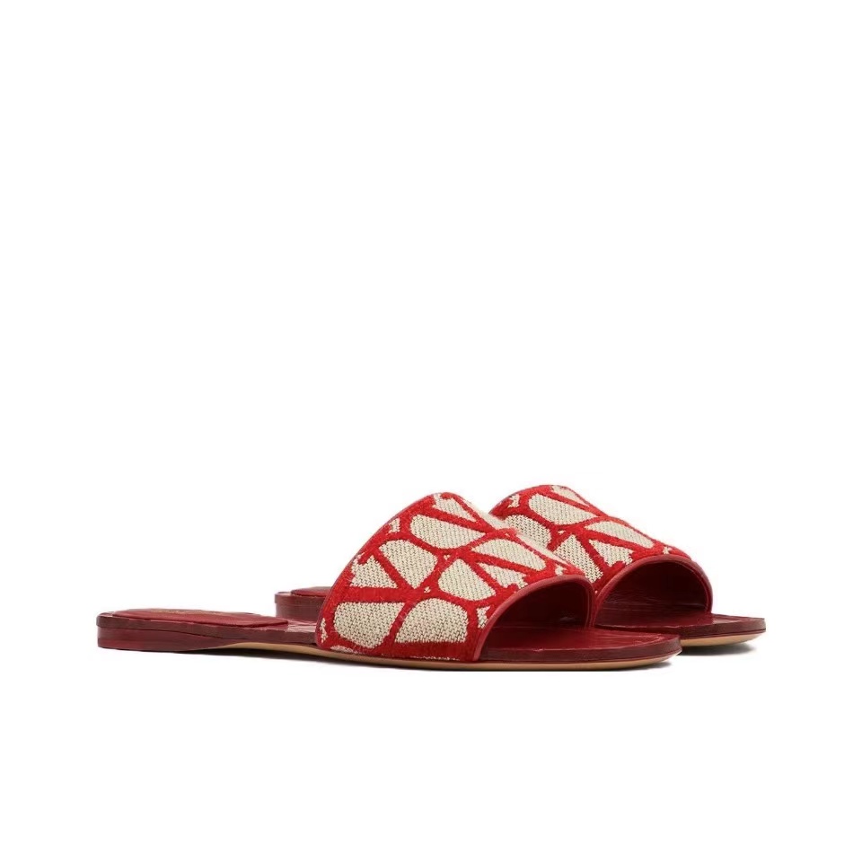 Valentino Everything Fits Comfortably Slide Sandal(Replica)