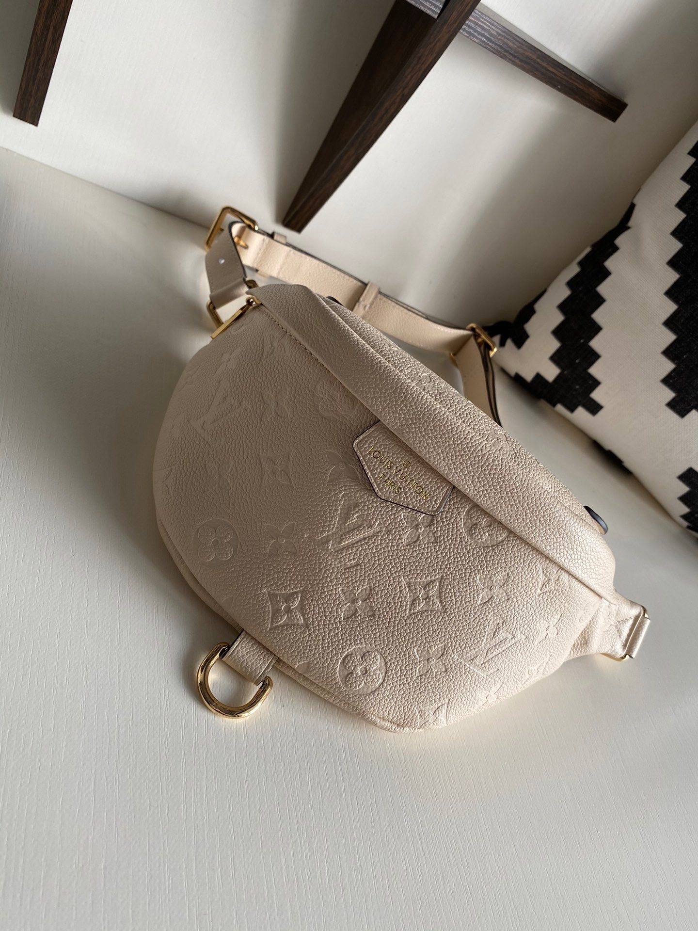 TOP Louis Vuitton LV  BumBag Empreinte 37*14*20cm - WHITE