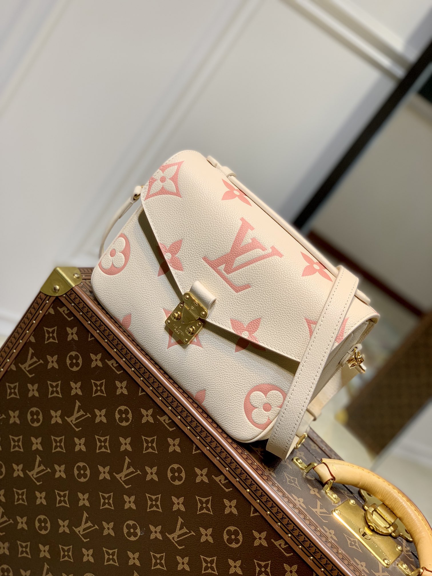 Louis Vuitton Pochette Metis M45573 (10A Mirror Version)