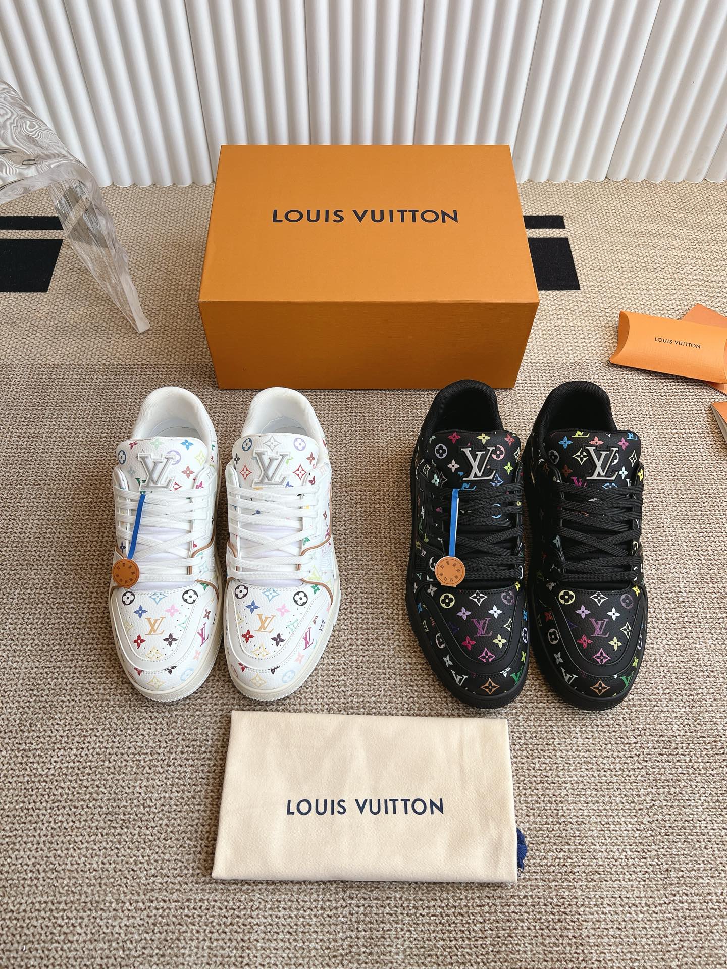 TOP Louis Vuitton LV Sneakers Cow Leather - 2 Colors