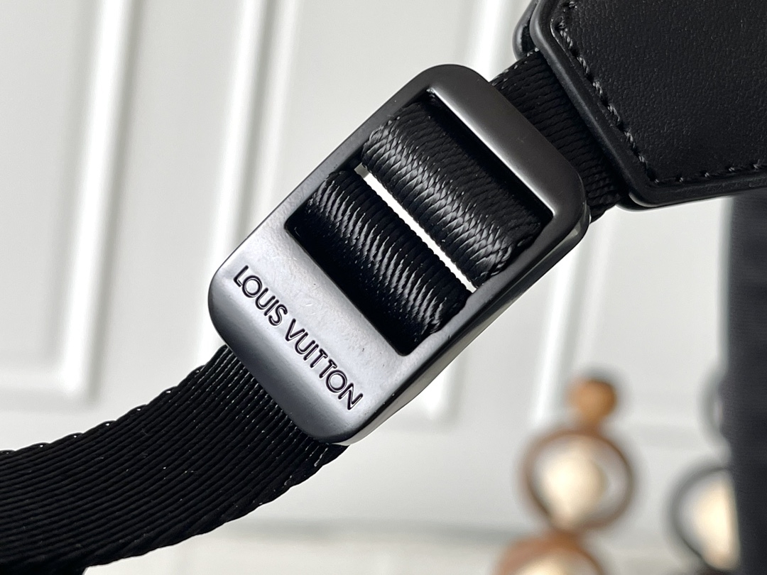 TOP Louis Vuitton LV Christopher Backpack 32x39x12cm/41×48×13cm - Black