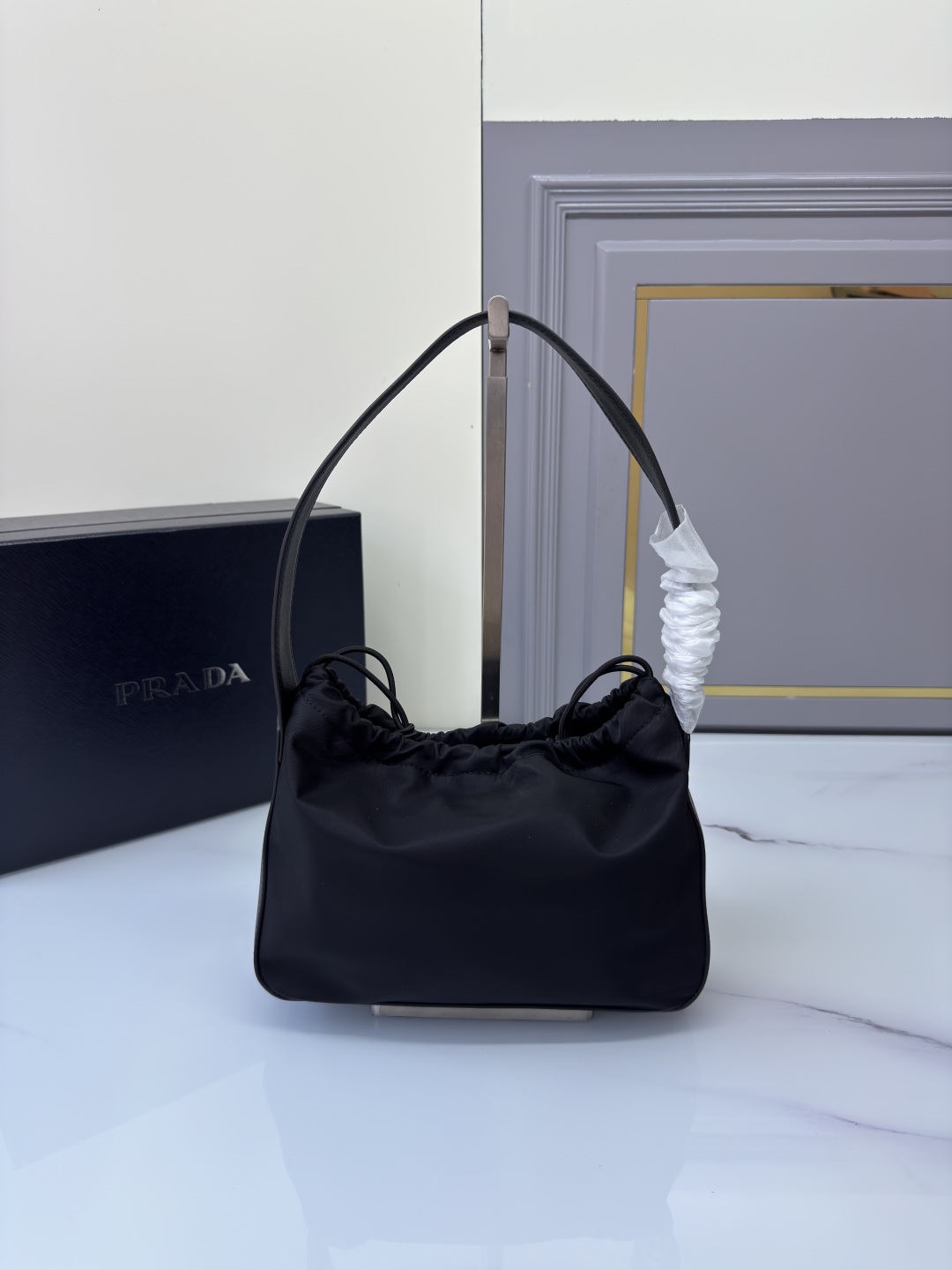 TOP PRADA Drawstring Underarm Bag 23x18x8cm - Black