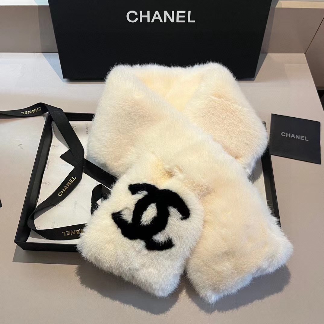 TOP CHANEL Cashmere Scarves 90 cm