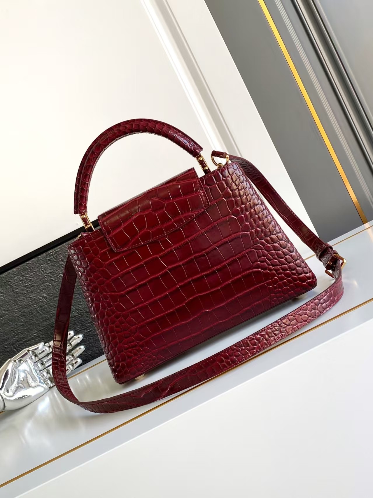 TOP Louis Vuitton LV Capucines Crocodile Pattern Bag Made of Cowhide 27.0 x 18.0 x 9.0 cm - Red