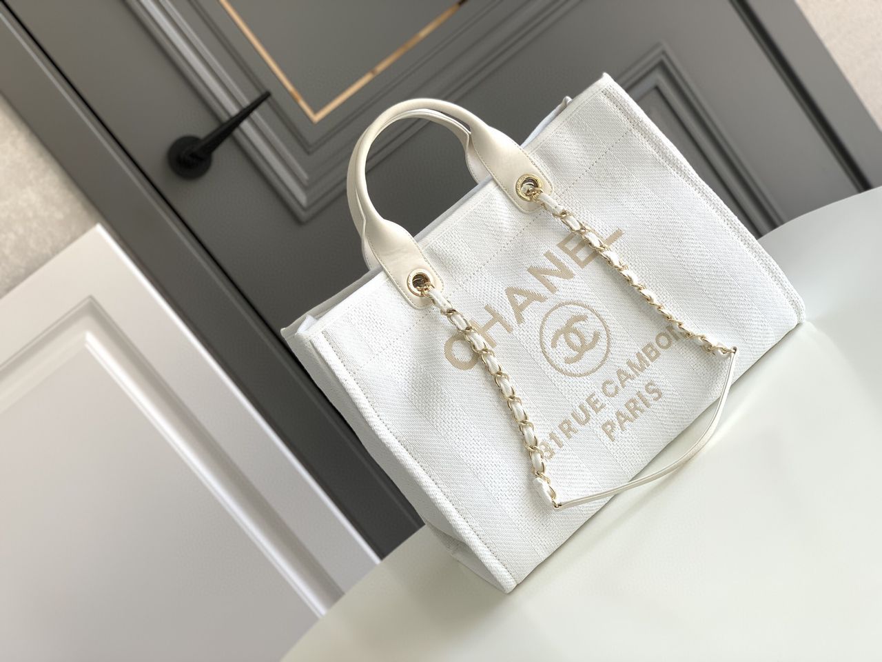 TOP CHANEL Deauville Small Shopping Bag 35cm - White