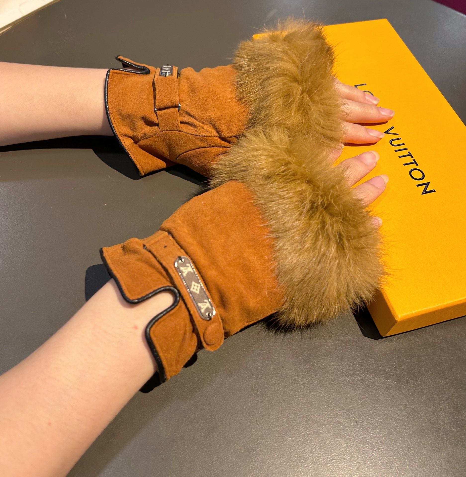 TOP Louis Vuitton LV Autumn And Winter Short Lazy Rabbit Fur Sheepskin Gloves