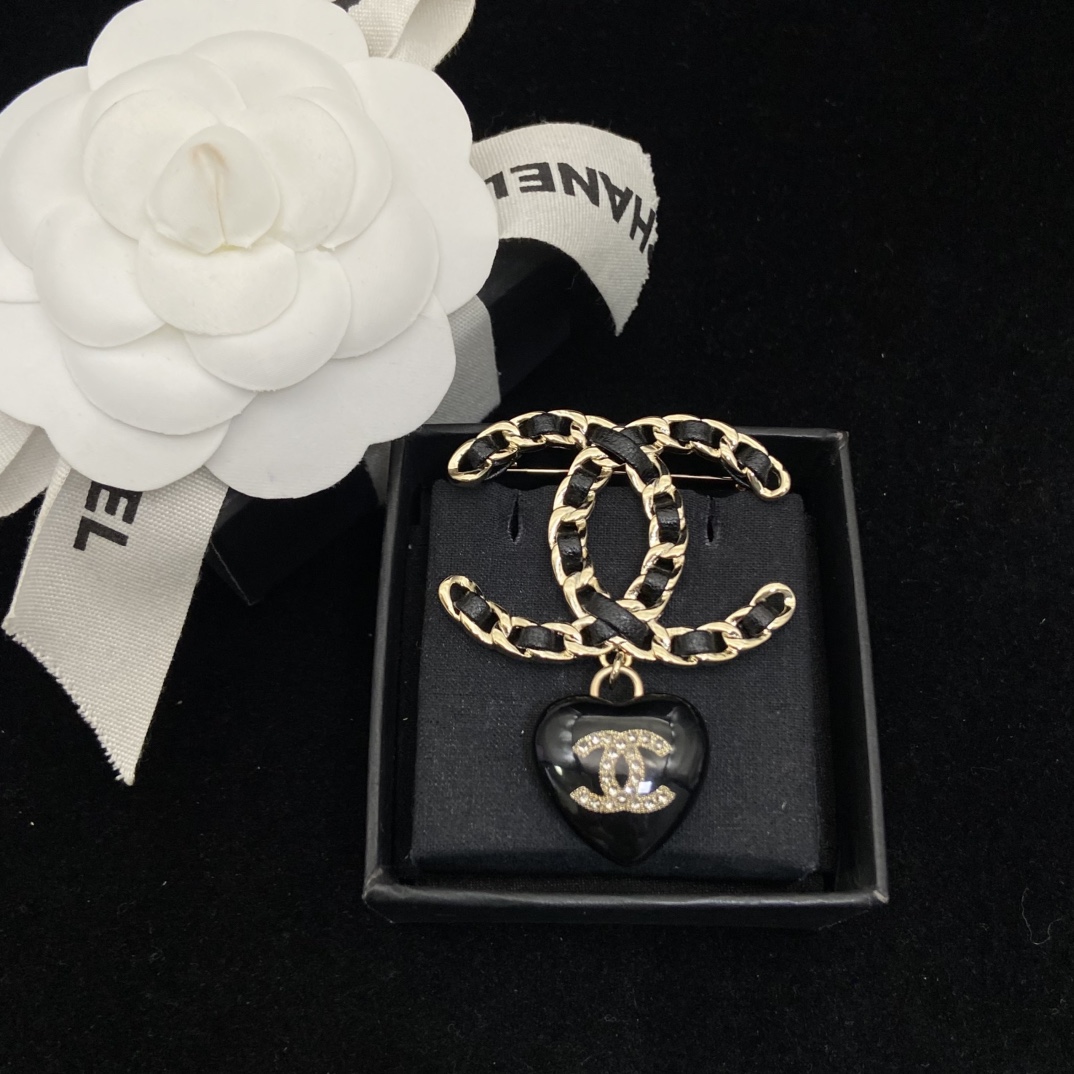 TOP CHANEL CC Heart Brooch - Black