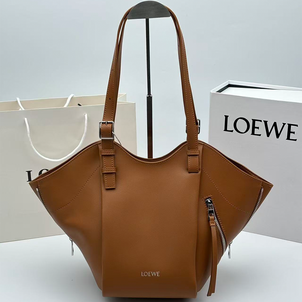 Loewe Classic calfskin Hammock Flip bag (7A regular version)