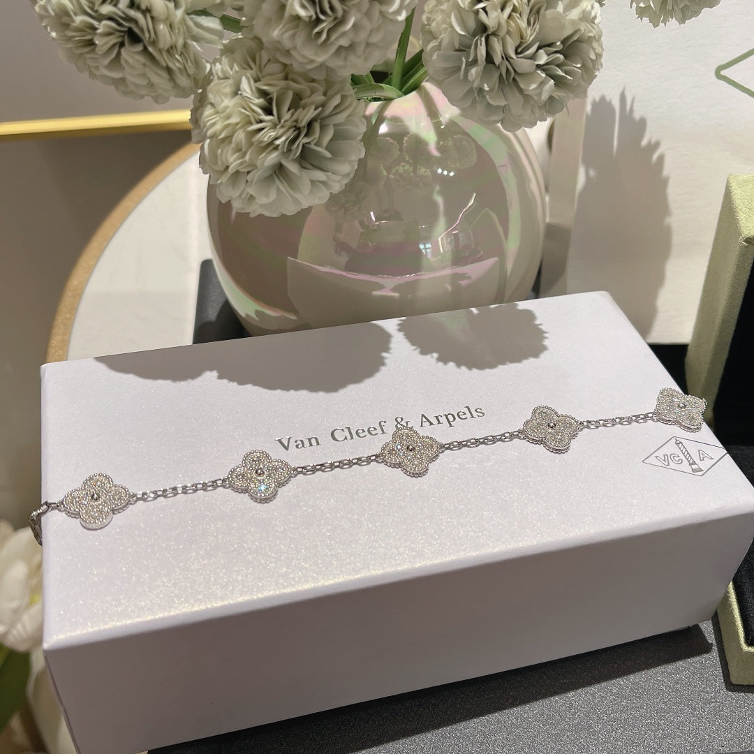 TOP Van Cleef & Arpels VCA Alhmabra 5 Motifs Stones Bracelet - Silver