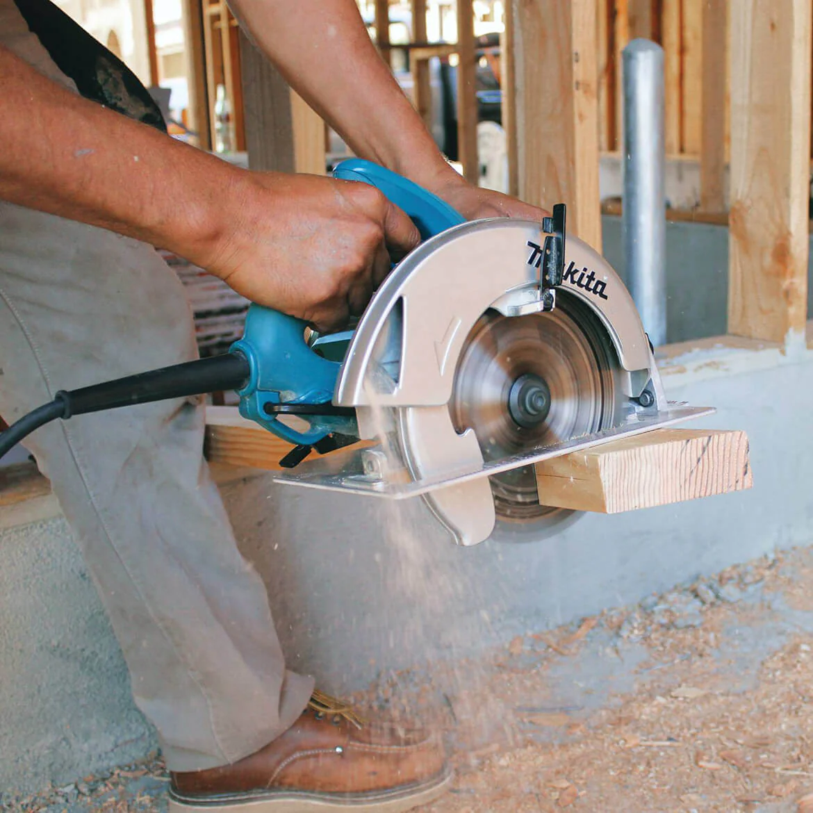 5007NK Powerful 15 Amp motor 7-1/4-Inch Corded Circular Saw