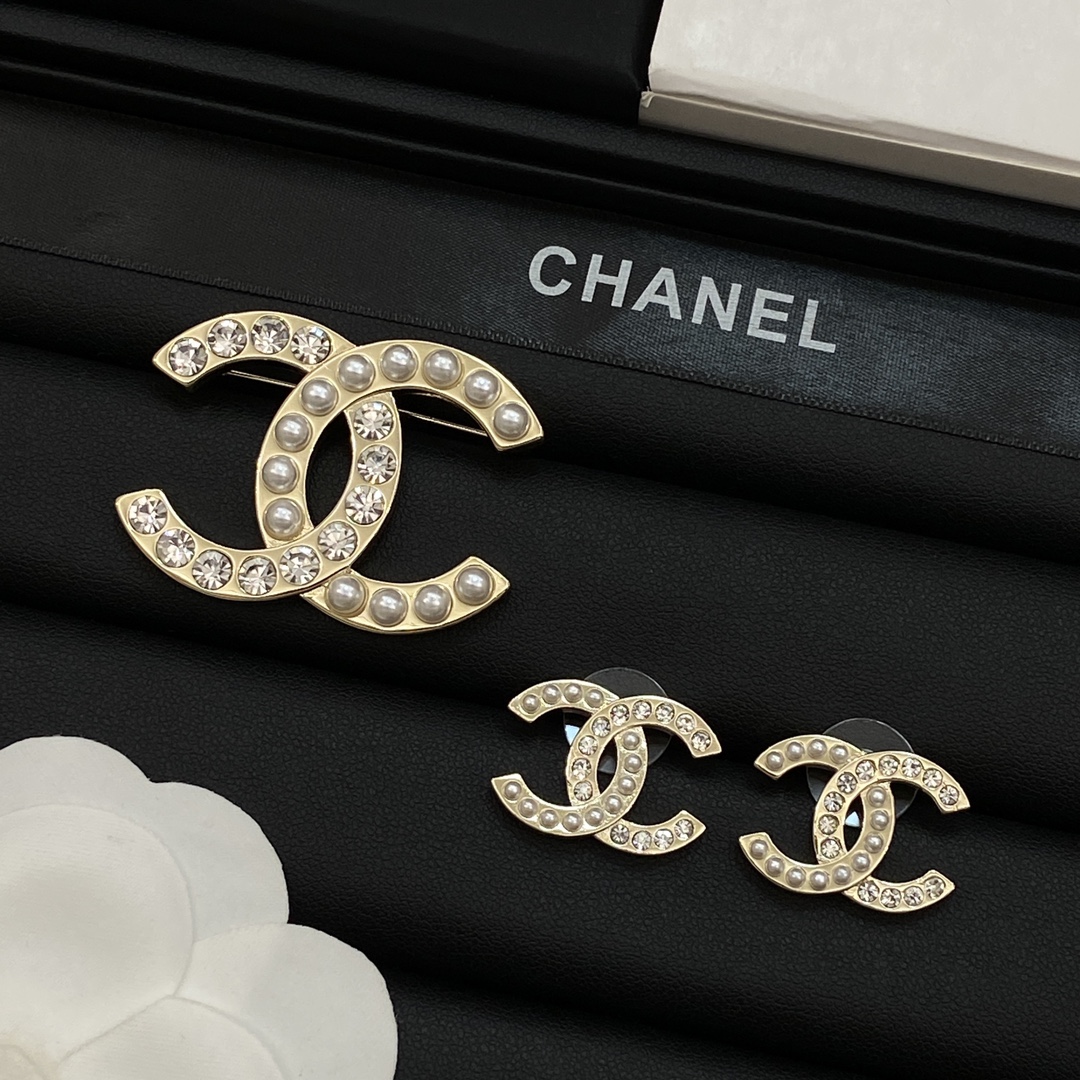 TOP CHANEL CC Brooch and Earrings Set - Gold