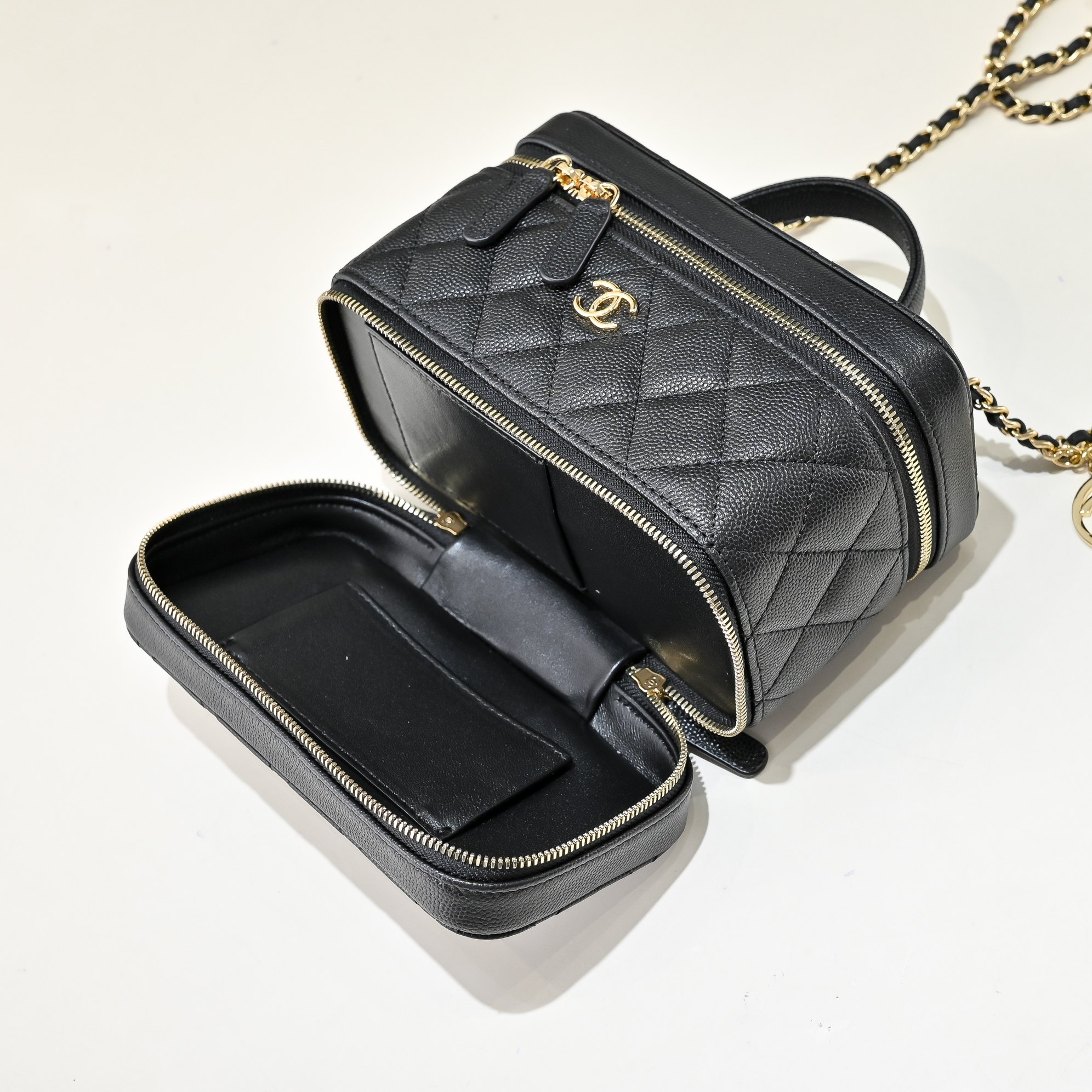 TOP CHANEL Double-layer Design Vanity Case 18-13-9cm - Black