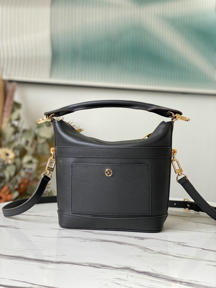 TOP Louis Vuitton LV  Cruiser PM Shoulder Bag 25 x 22.5 x 13cm - Black