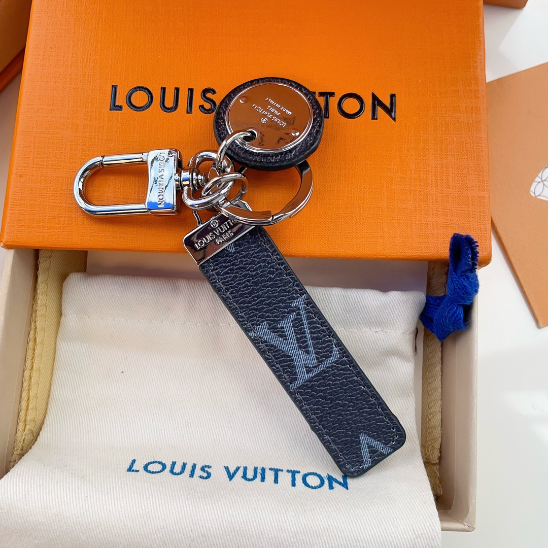 TOP Louis Vuitton LV L*V Keychain - Three Colors
