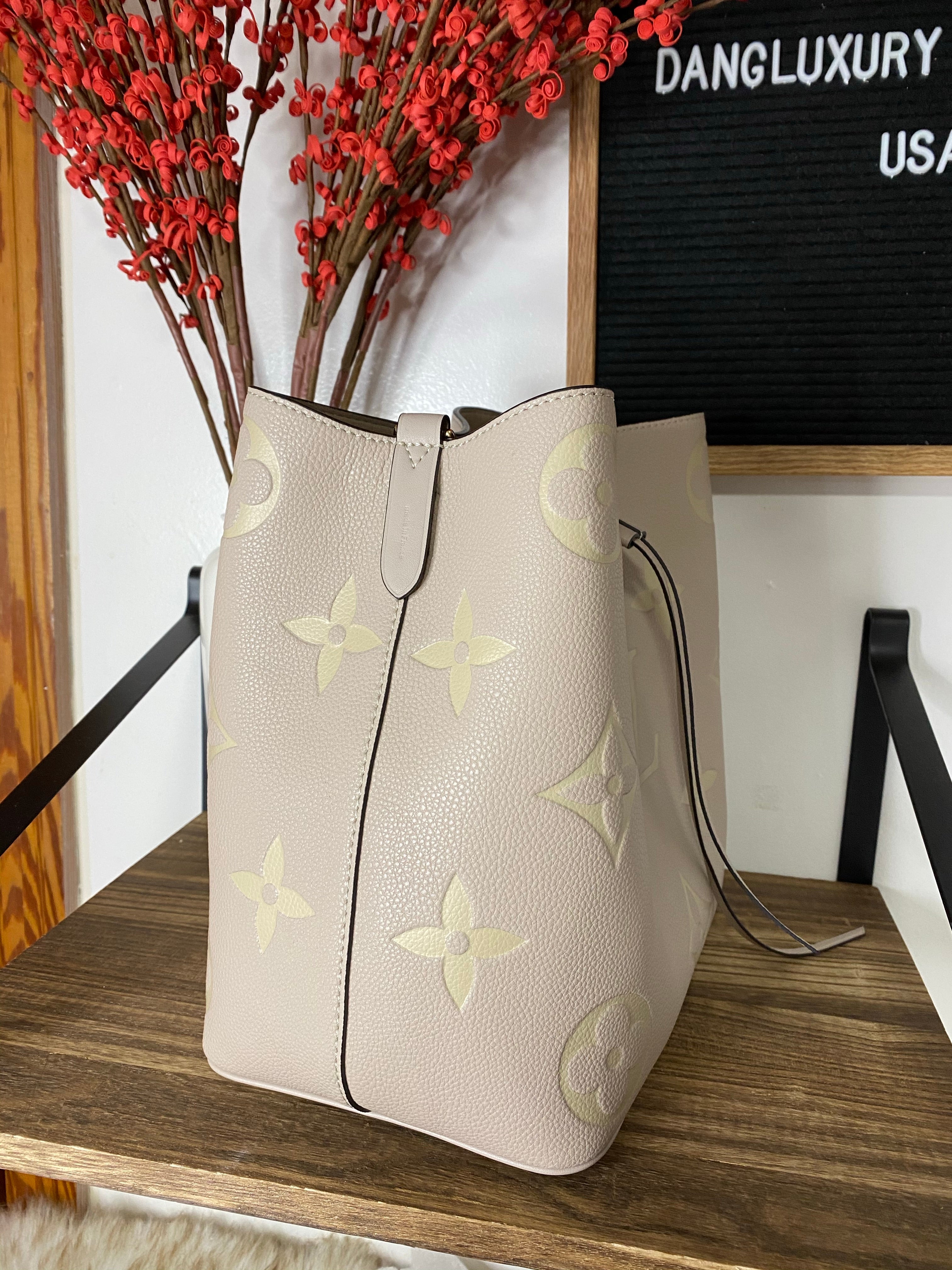 TOP Louis Vuitton LV Noe Giant Monogram Bag  27x25x20cm- LIGHT SAND