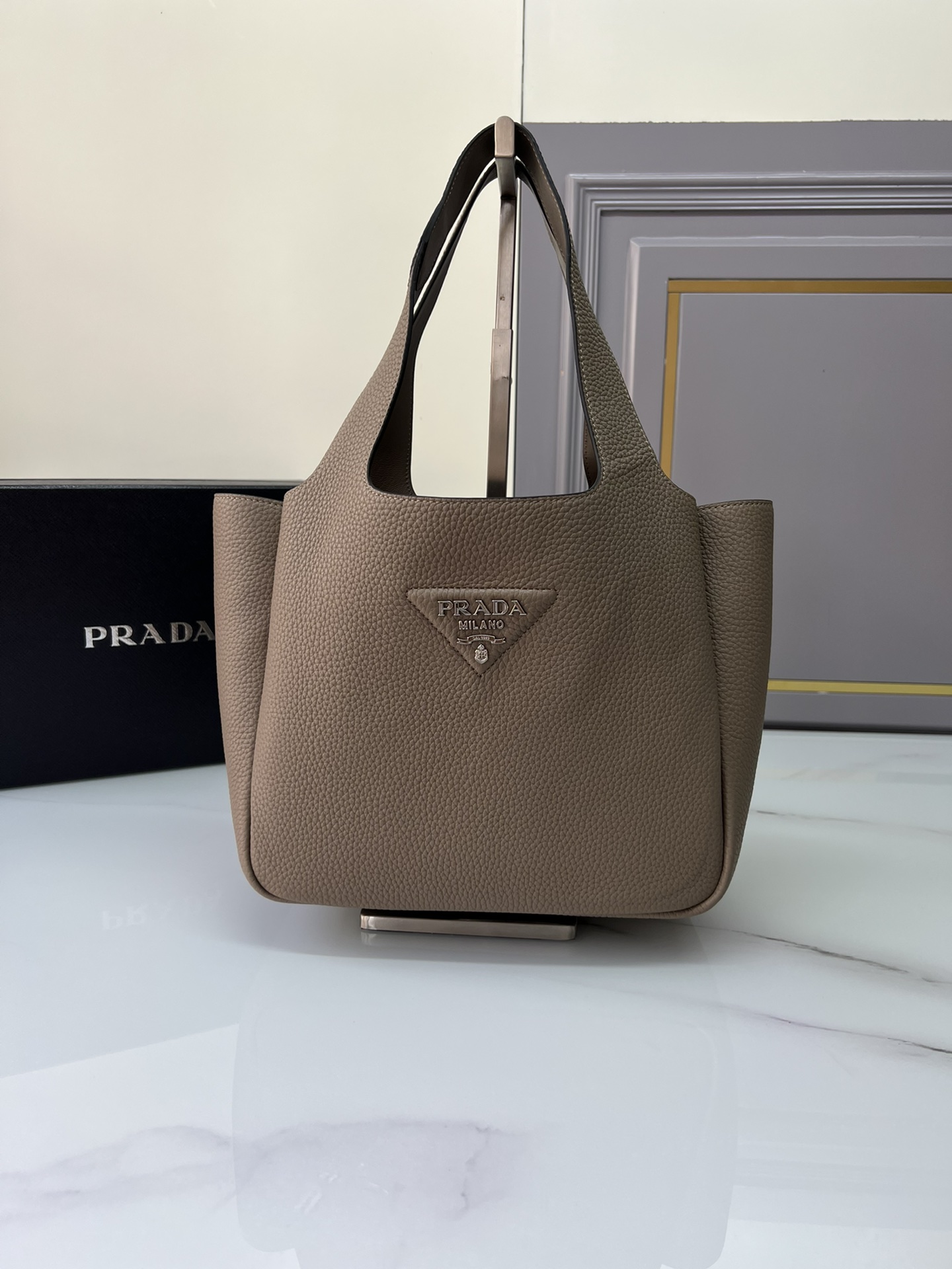 TOP PRADA Cowhide Handbag/Tote Bag - 25×21.5×14cm - 3 Colors