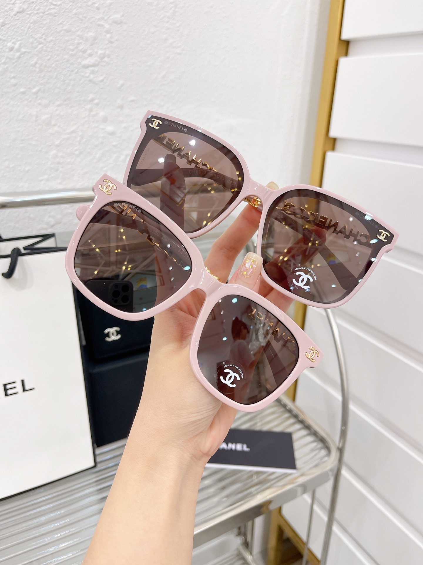 TOP CHANEL Sunglasses - Pink
