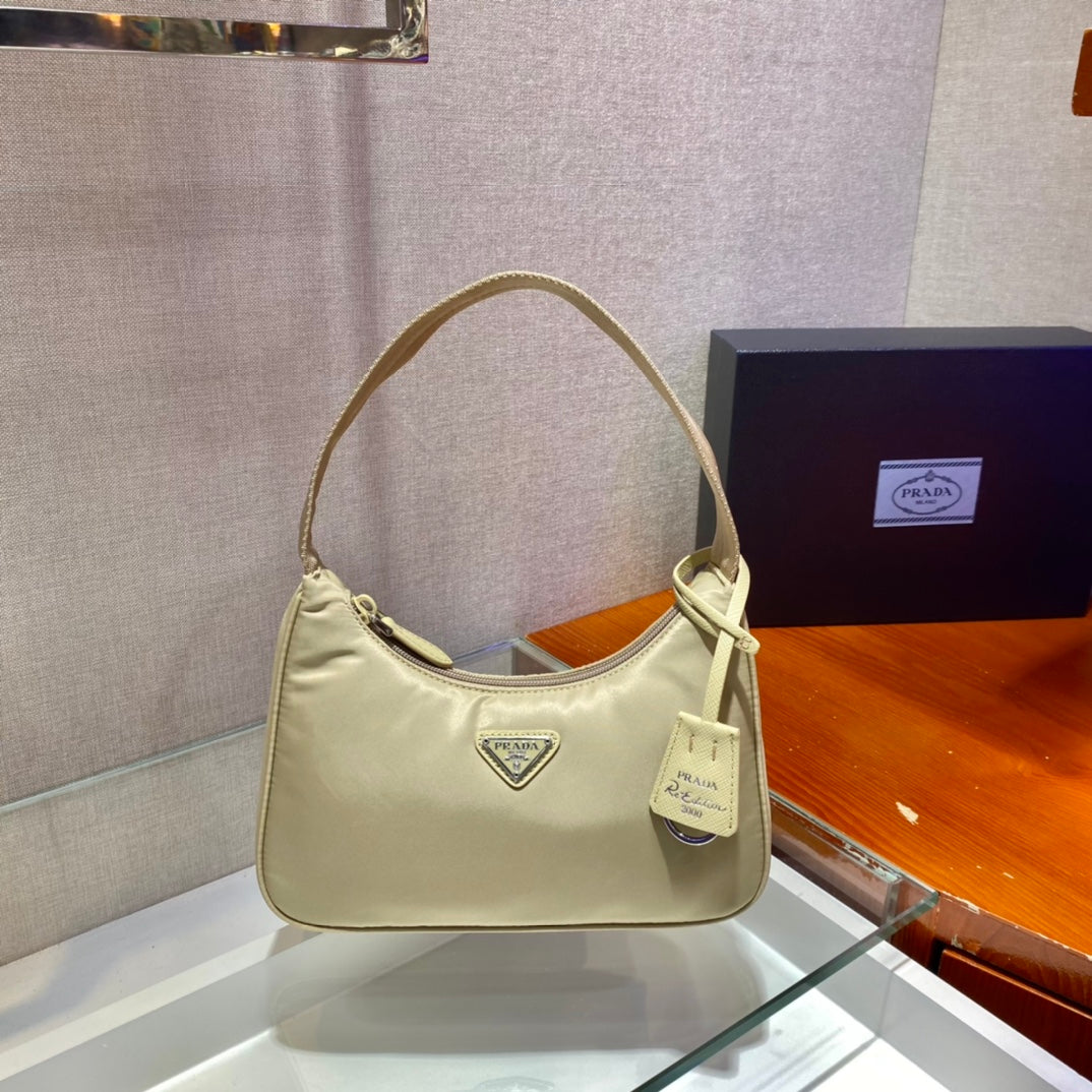TOP PRADA Re-Edition Bag Hobo Nylon - Desert Beige