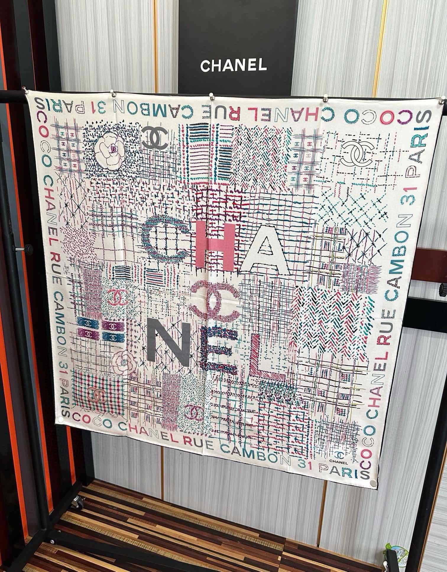 TOP CHANEL Silk Scarf 90 x 90 cm - 2 Colors