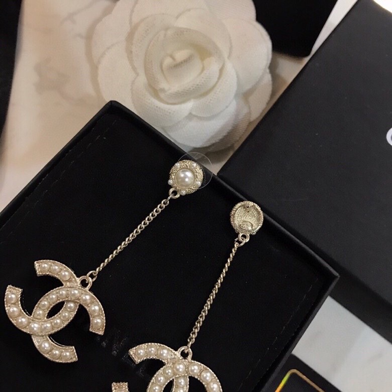 TOP CHANEL Double C Metal Chain Stud Earrings