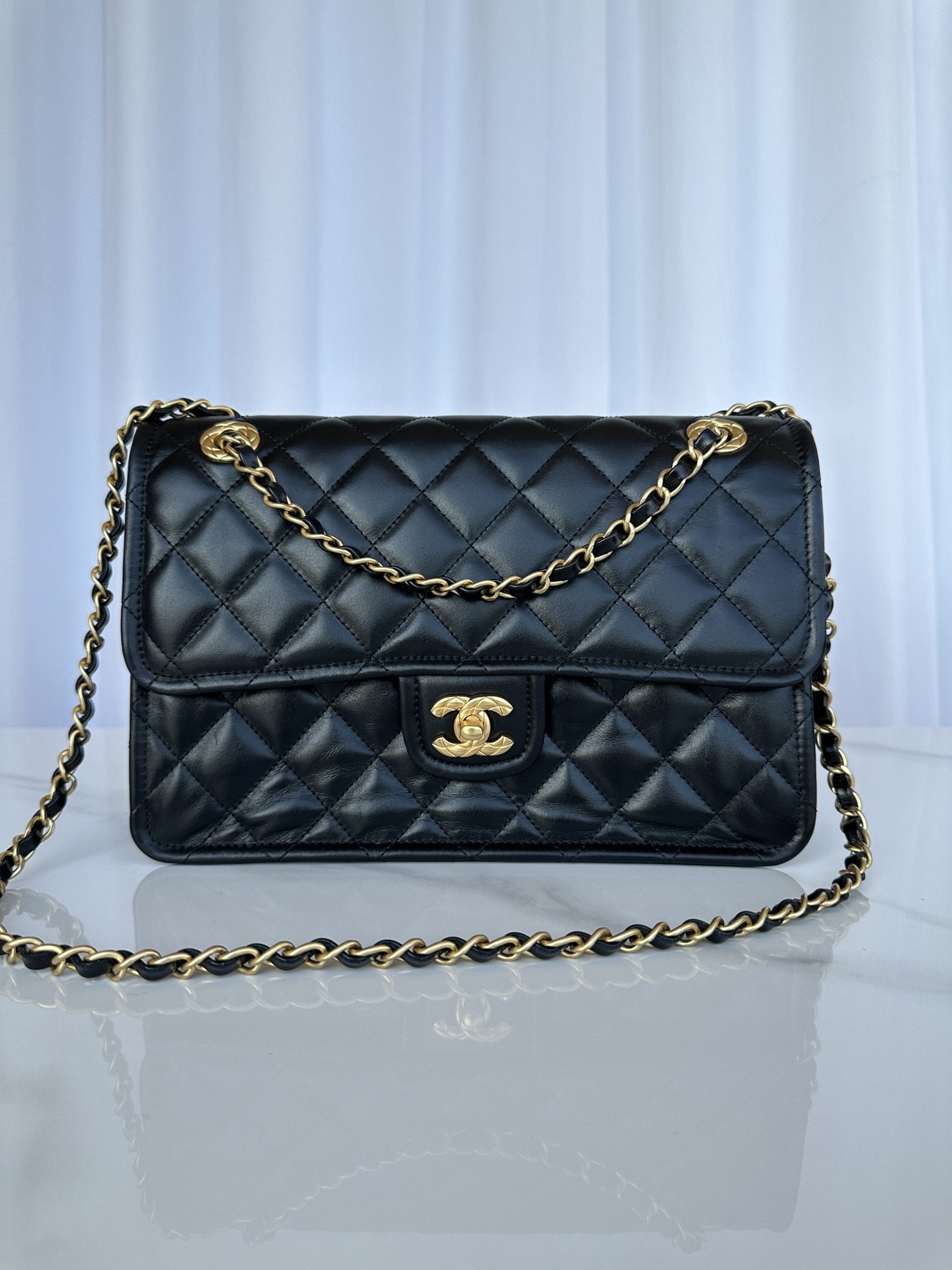 TOP CHANEL Lambskin Flap Bag 28X19X9cm - Black