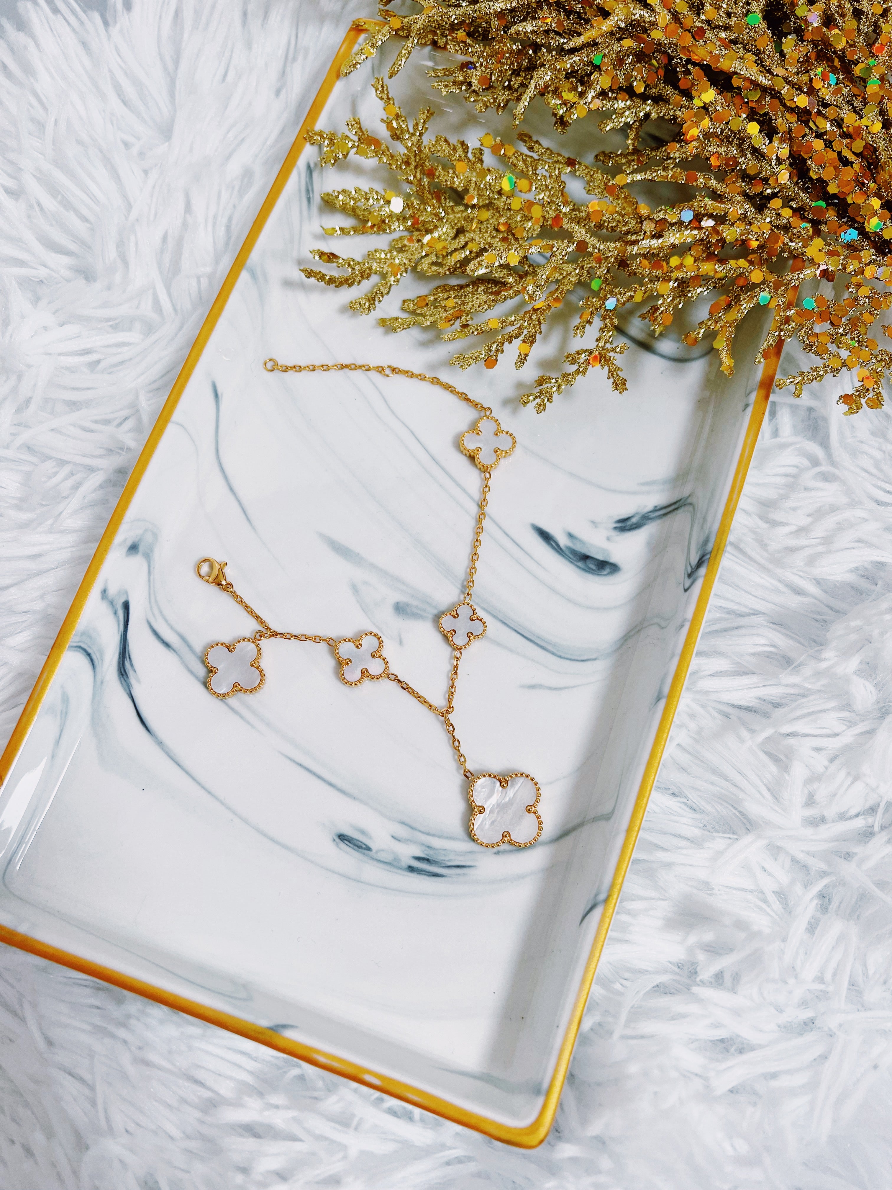 TOP Van Cleef & Arpels VCA008 Dangle Pearl Bracelet - Gold
