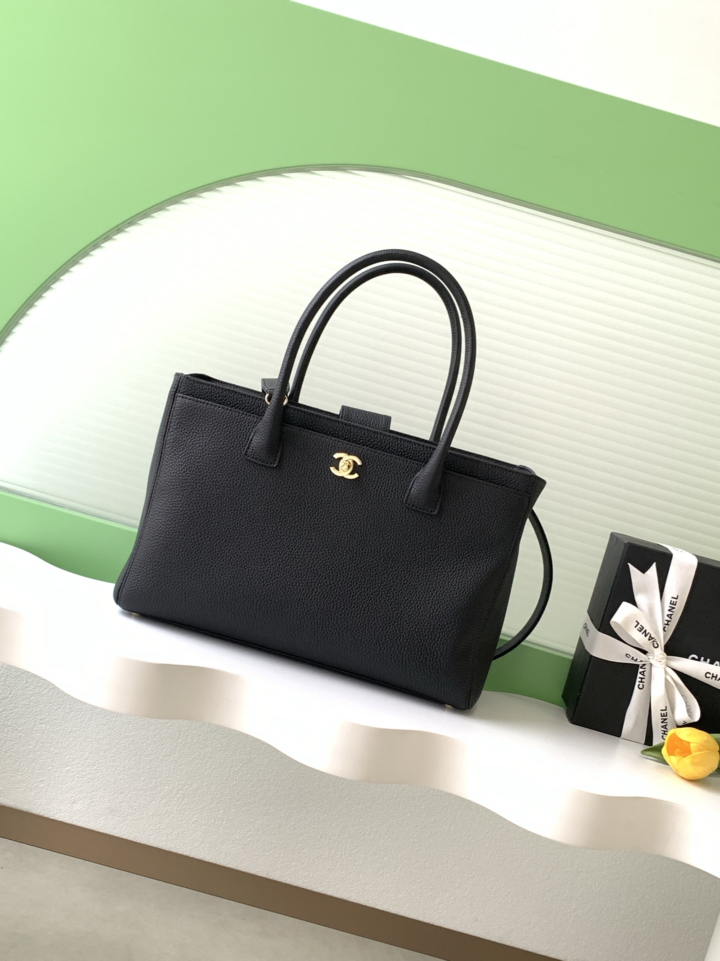 TOP CHANEL Cerf Tote Bag 24-36-14CM / 17.5-32-13CM - Black