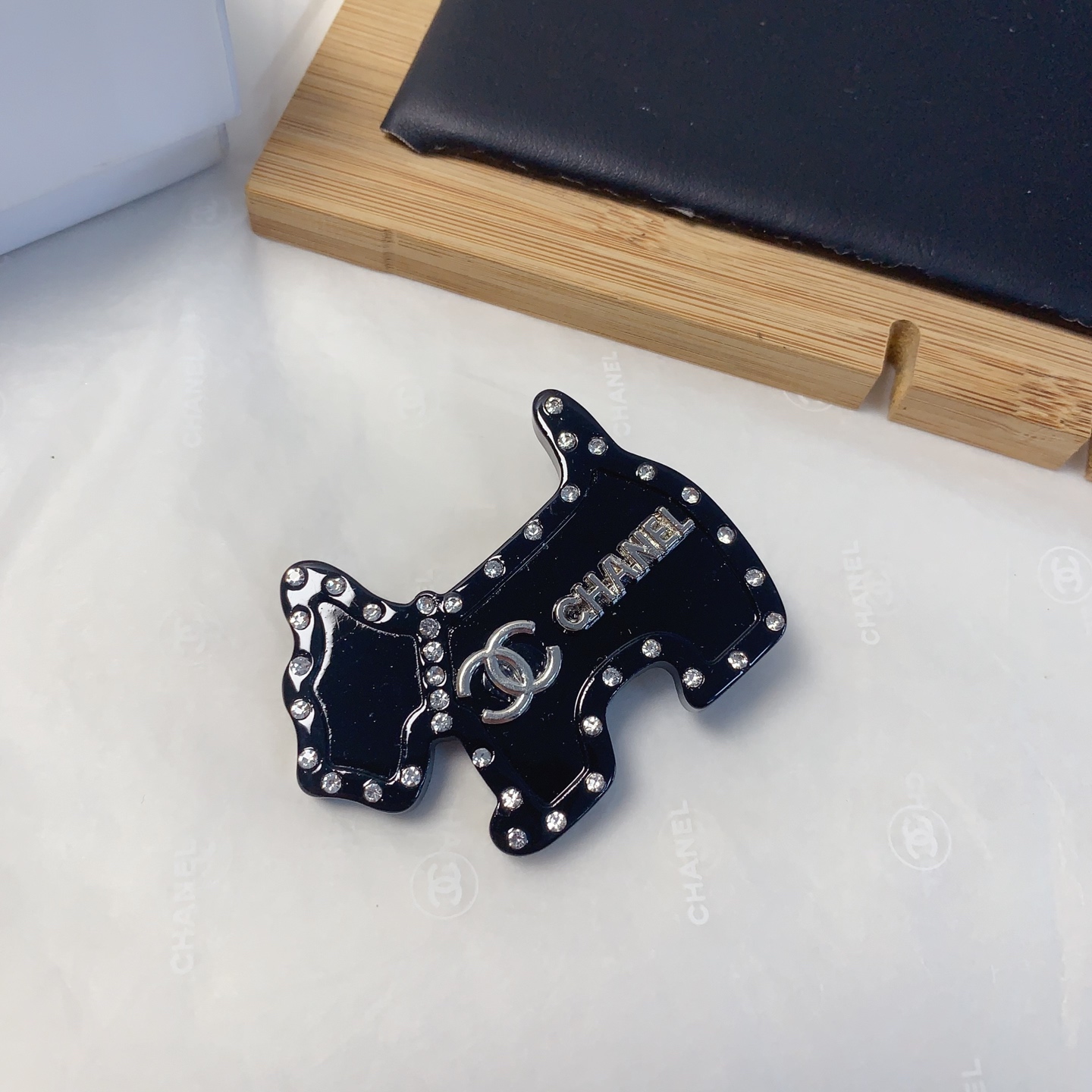 TOP CHANEL Hairpin - 2 Colors