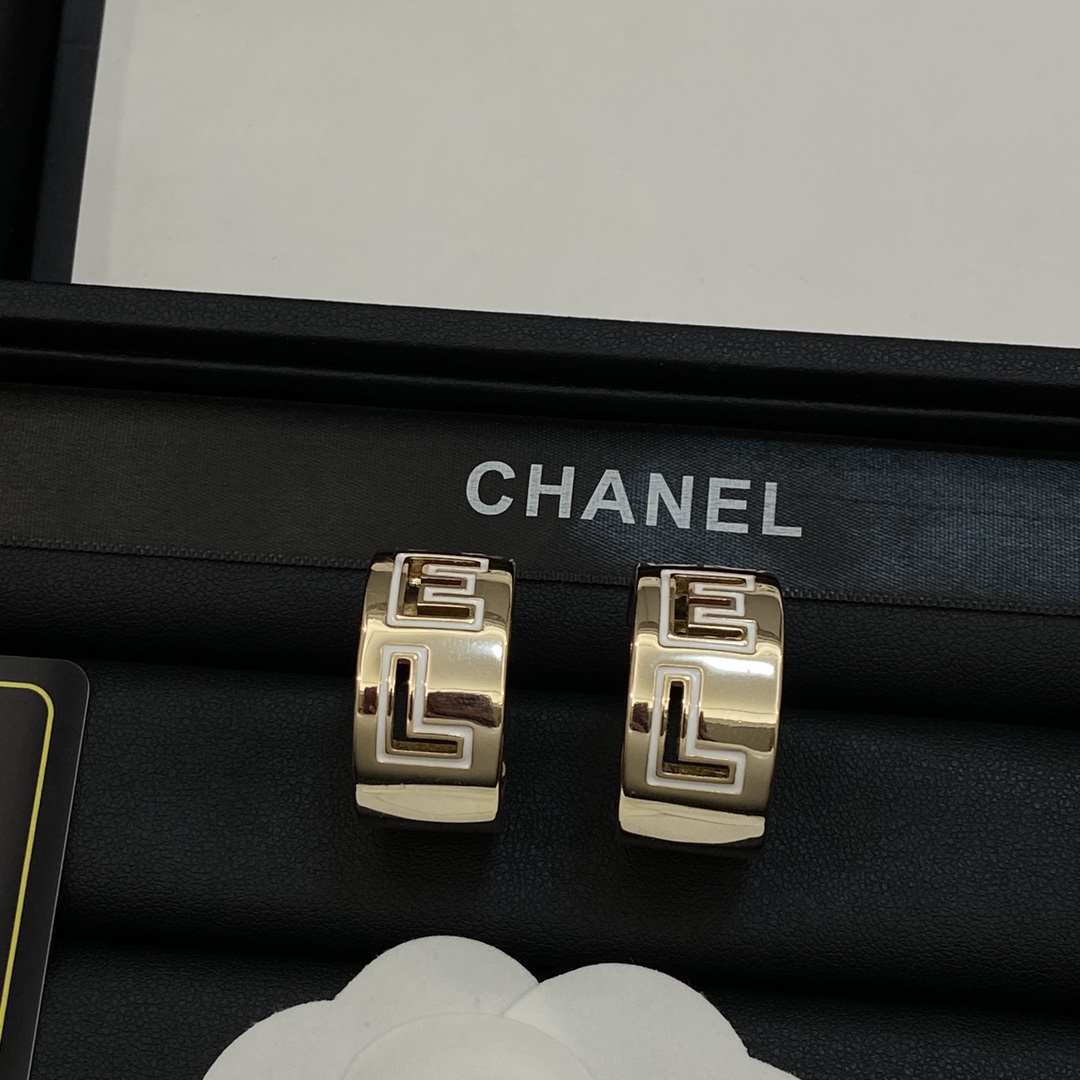 TOP CHANEL CC Earrings