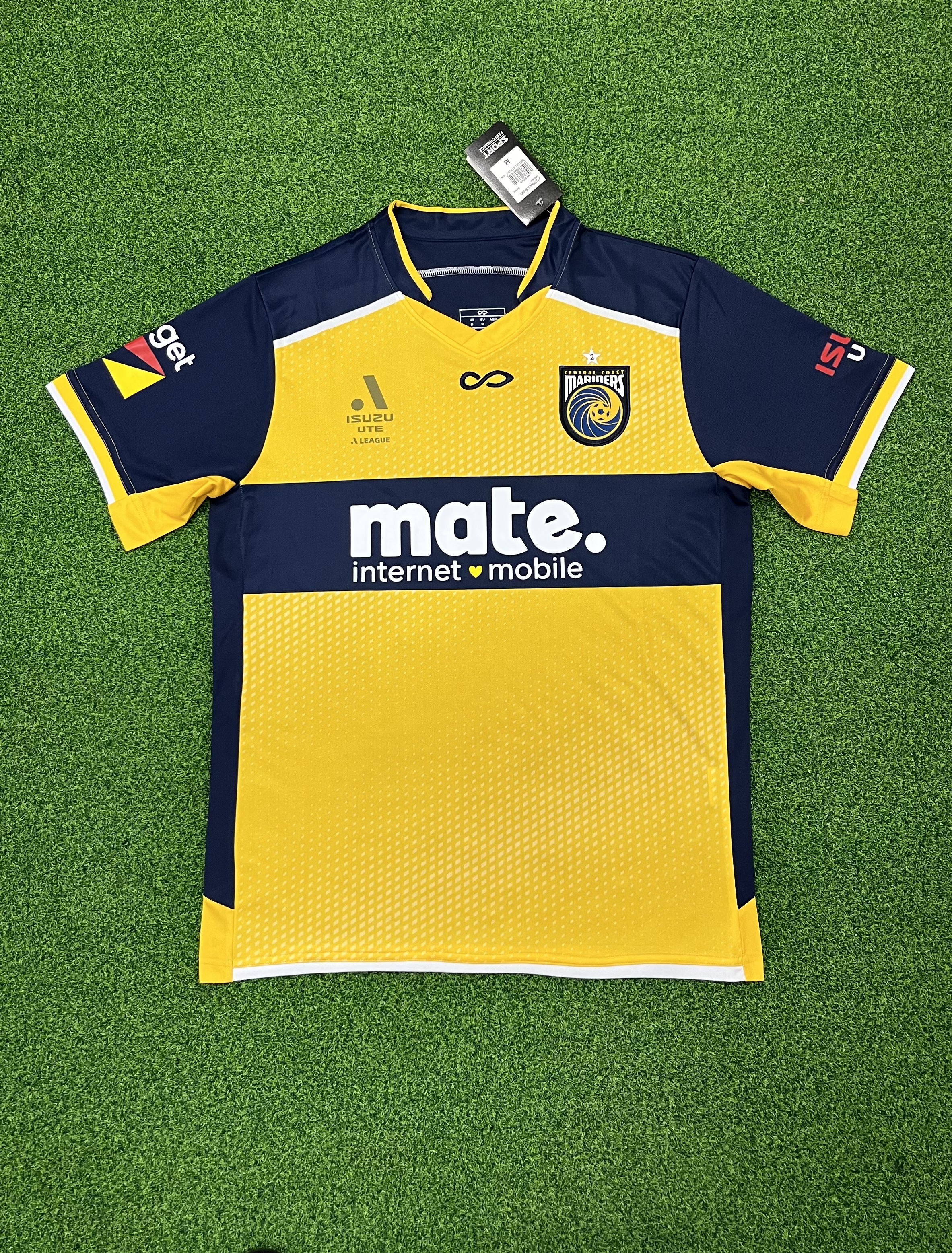 2425  Central Coast Mariners Mens    jersey.Player embroidery version