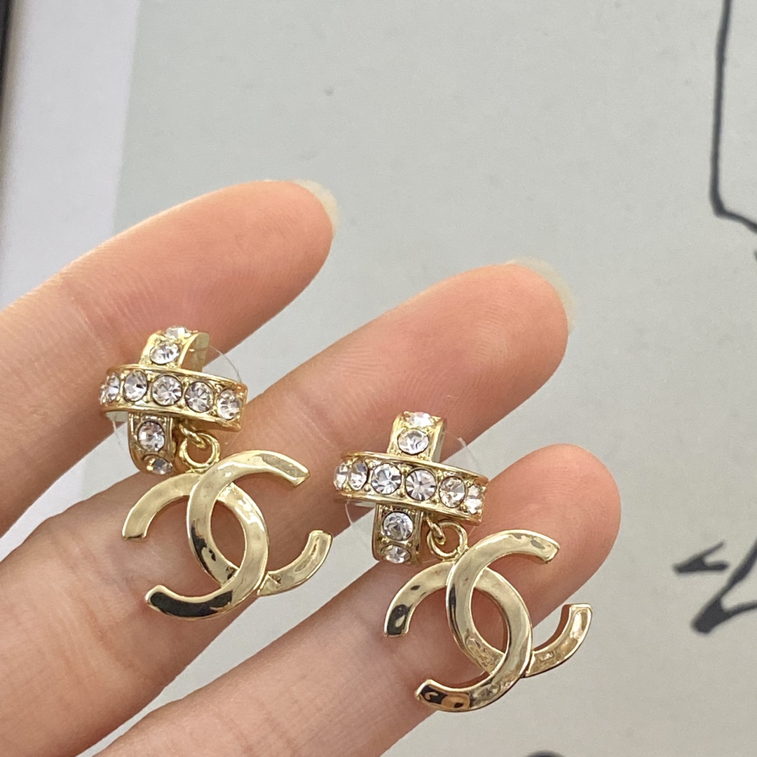 TOP CHANEL Double C Cross Earrings