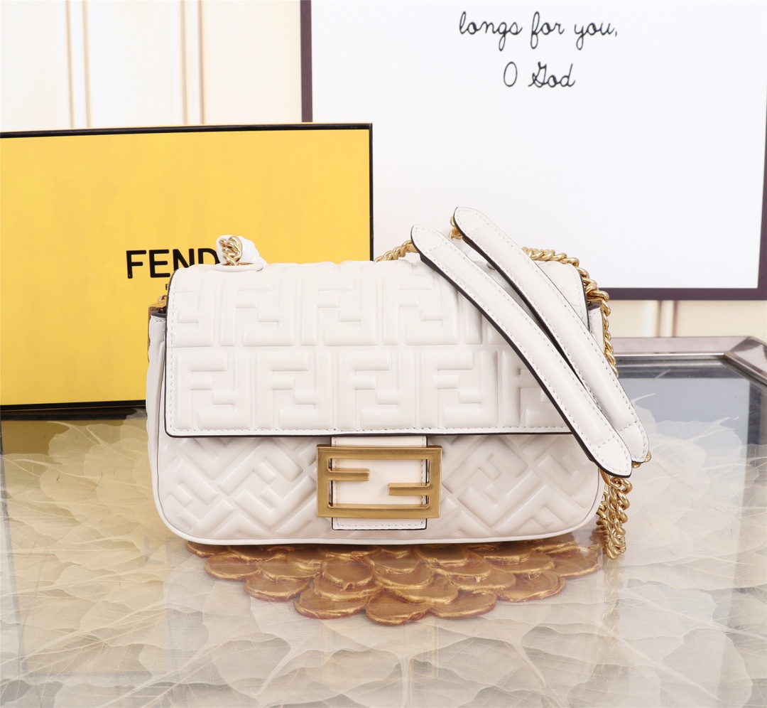 TOP FENDI FENDI Baguette Sheepskin Bag - White