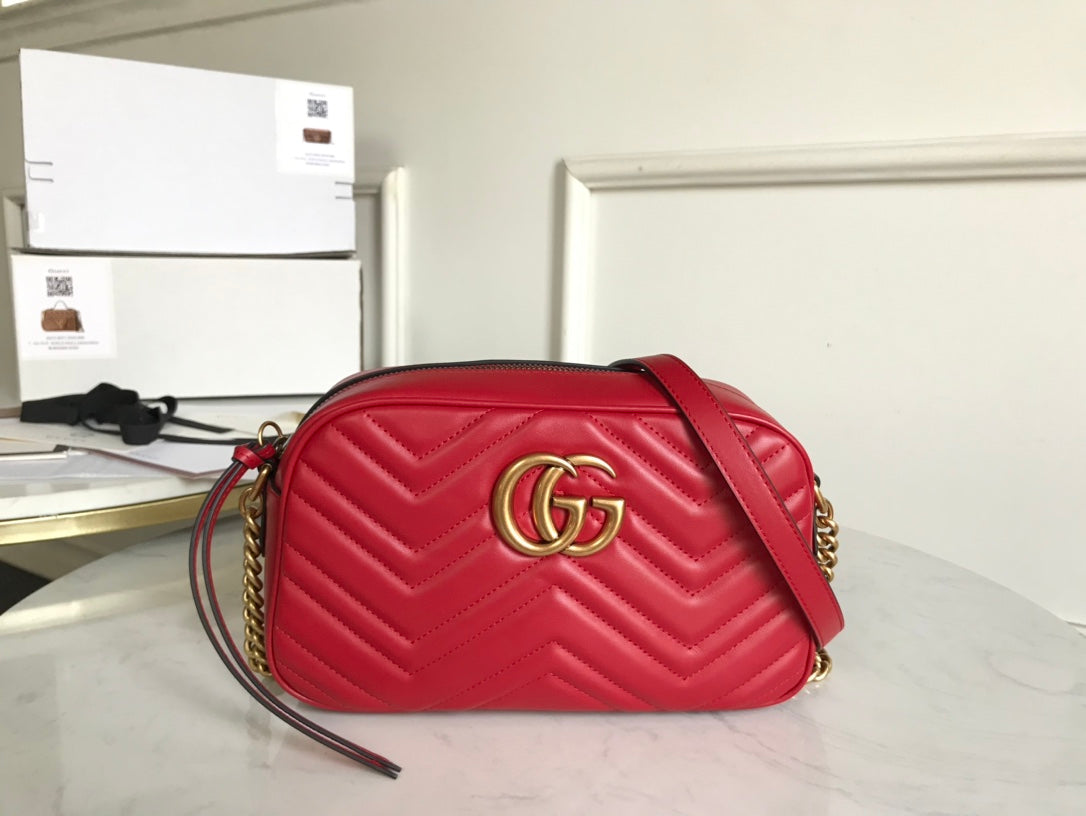 TOP GUCCI GG Marmont Small Matelasse Shoulder Bag - Red
