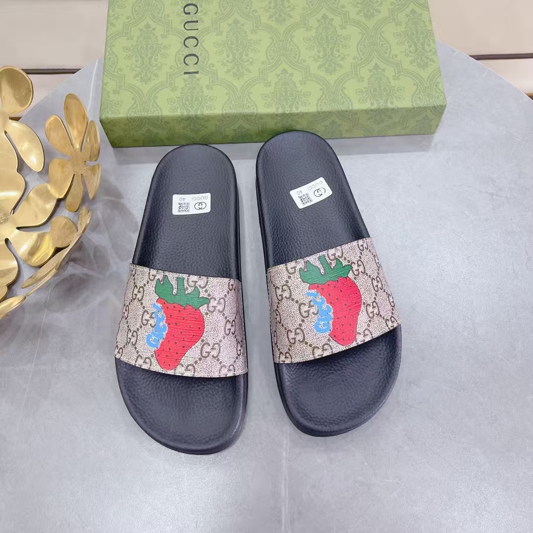 TOP GUCCI Strawberry Slide-  Black