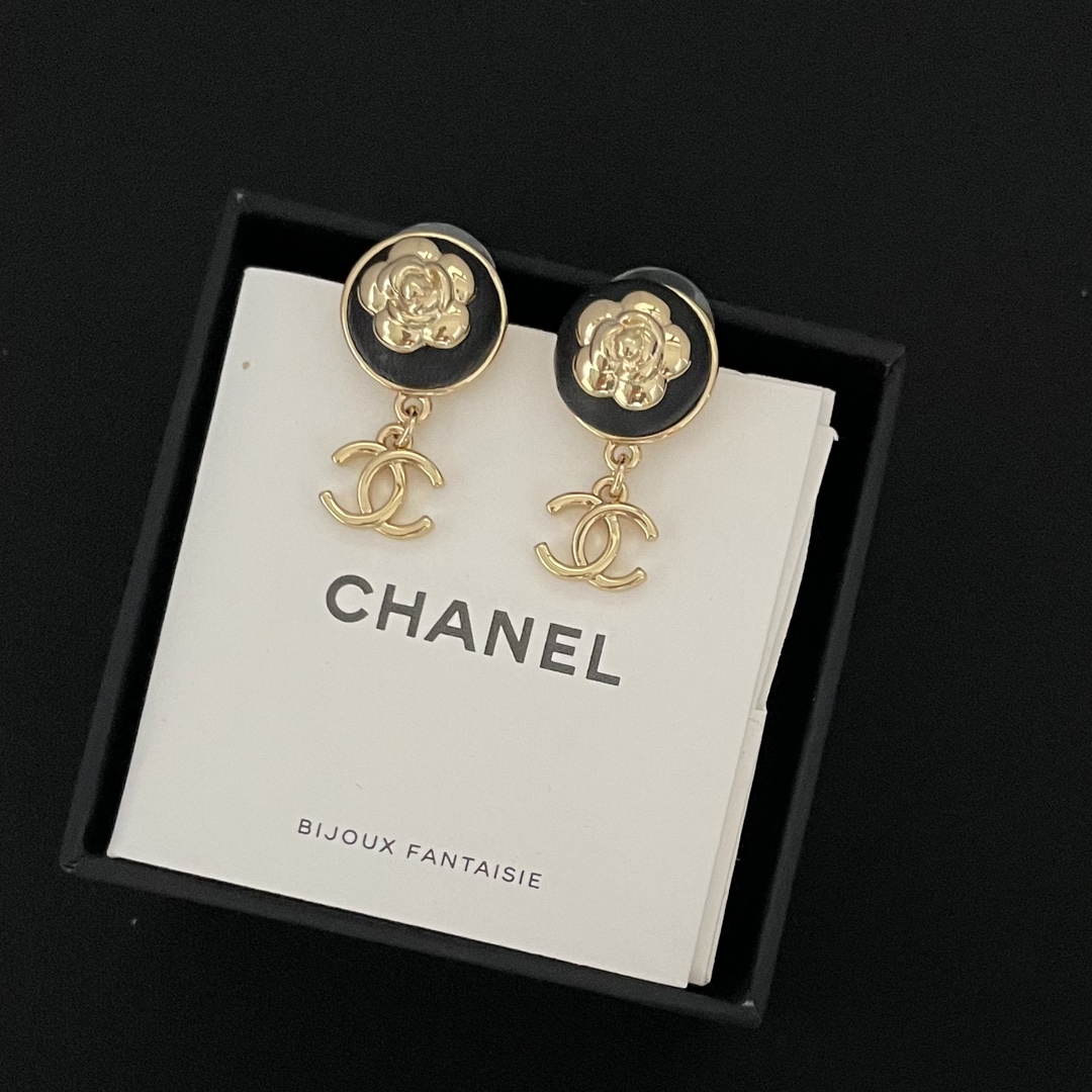 TOP CHANEL Vintage Dounble C Earring