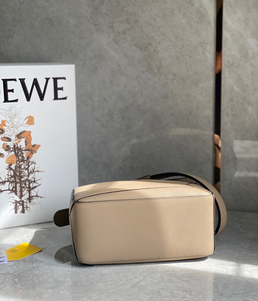 Loewe Small Puzzle Biege(Replica)
