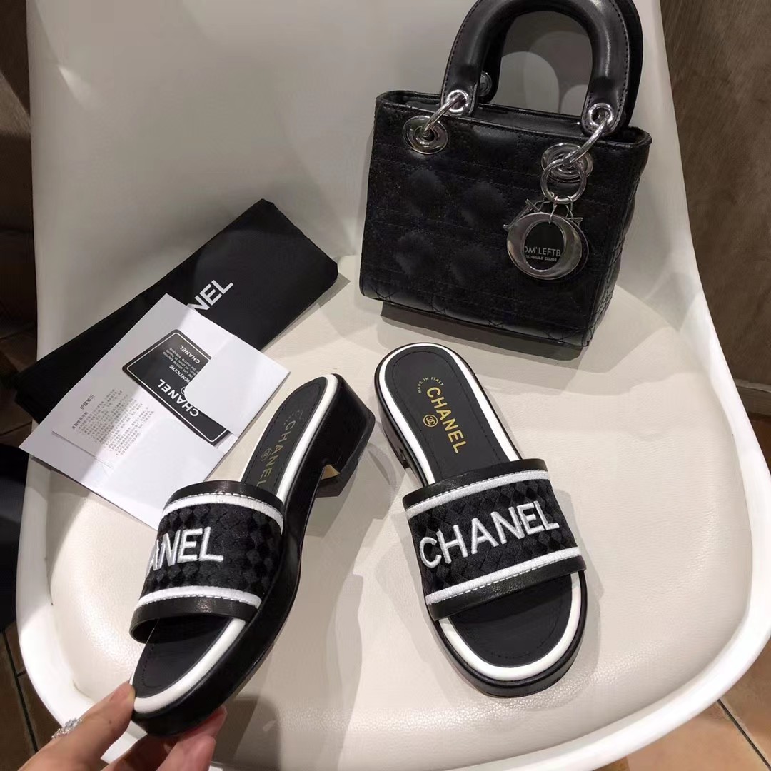 TOP CHANEL Logo Sliders - Black
