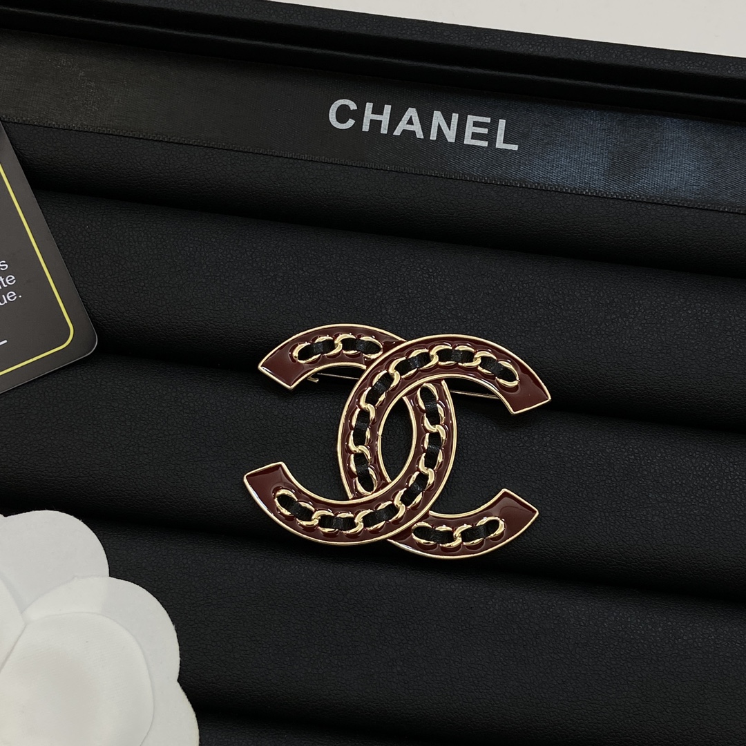 TOP CHANEL Brooch