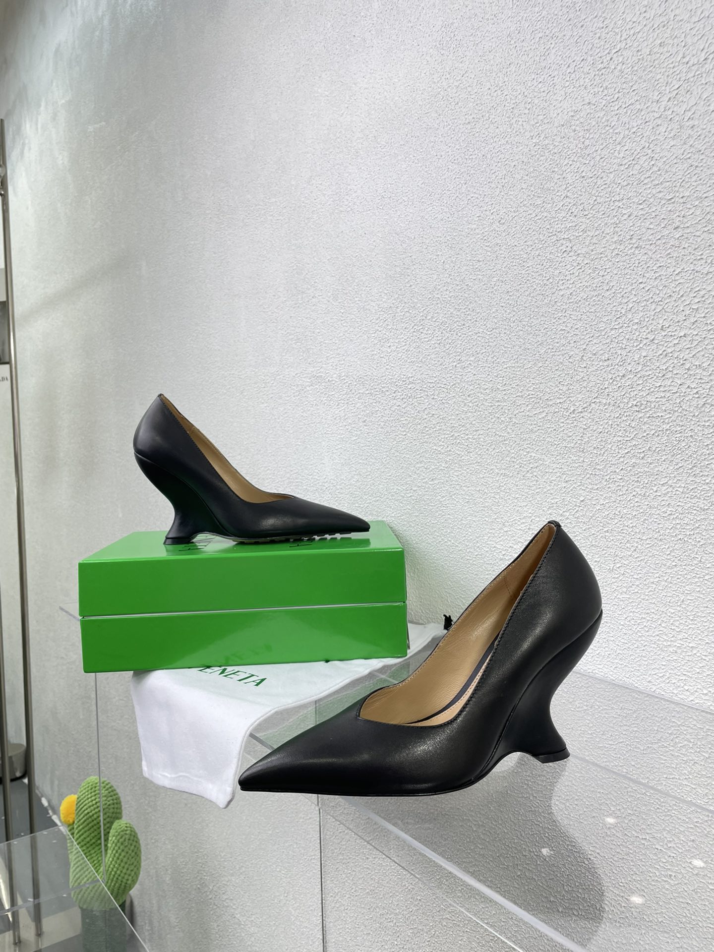 TOP Bottega Veneta BV Wedge Heel Pointed Toe Shoes - 5 Colors - Lambskin