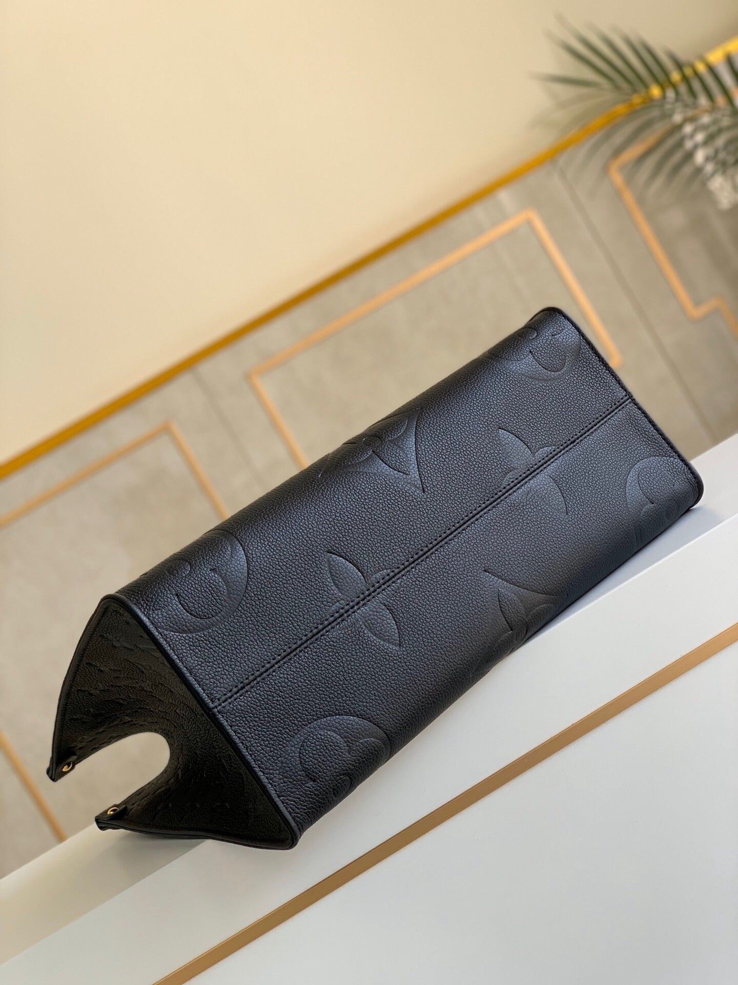 TOP Louis Vuitton LV On The Go Empreinte MM Bag 35x27x14cm - Black